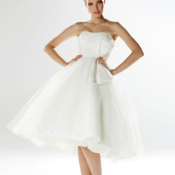 Ellis Bridal 2011 Collection - 1950's knee length Wedding dress - Picture 1 of 12